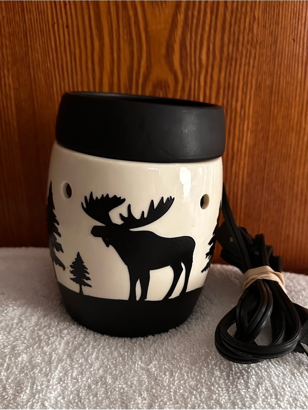 Rare Scentsy Warmer Yukon Moose Lodge Outdoor Wildlife Camping